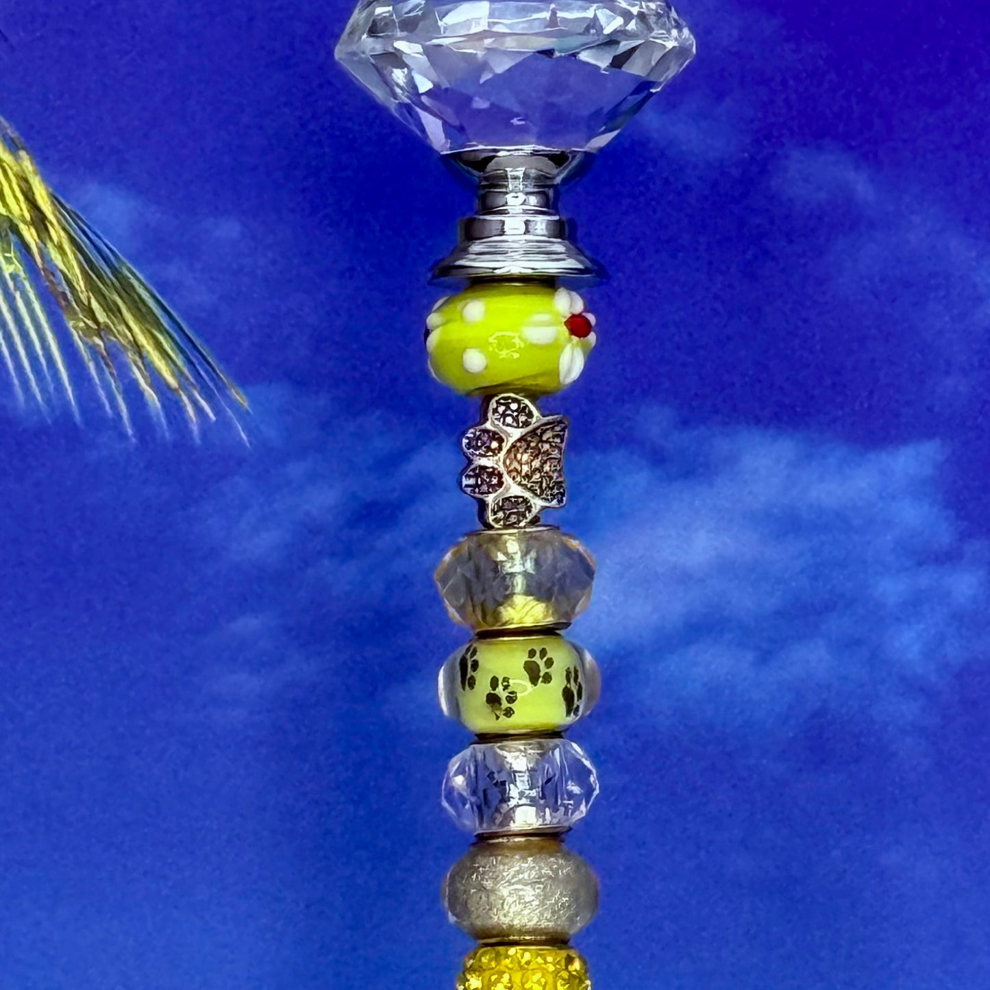 Yellow metal garden stake with paw print and ‘Pawsitive Vibes’ — cheerful pet-themed outdoor décor.