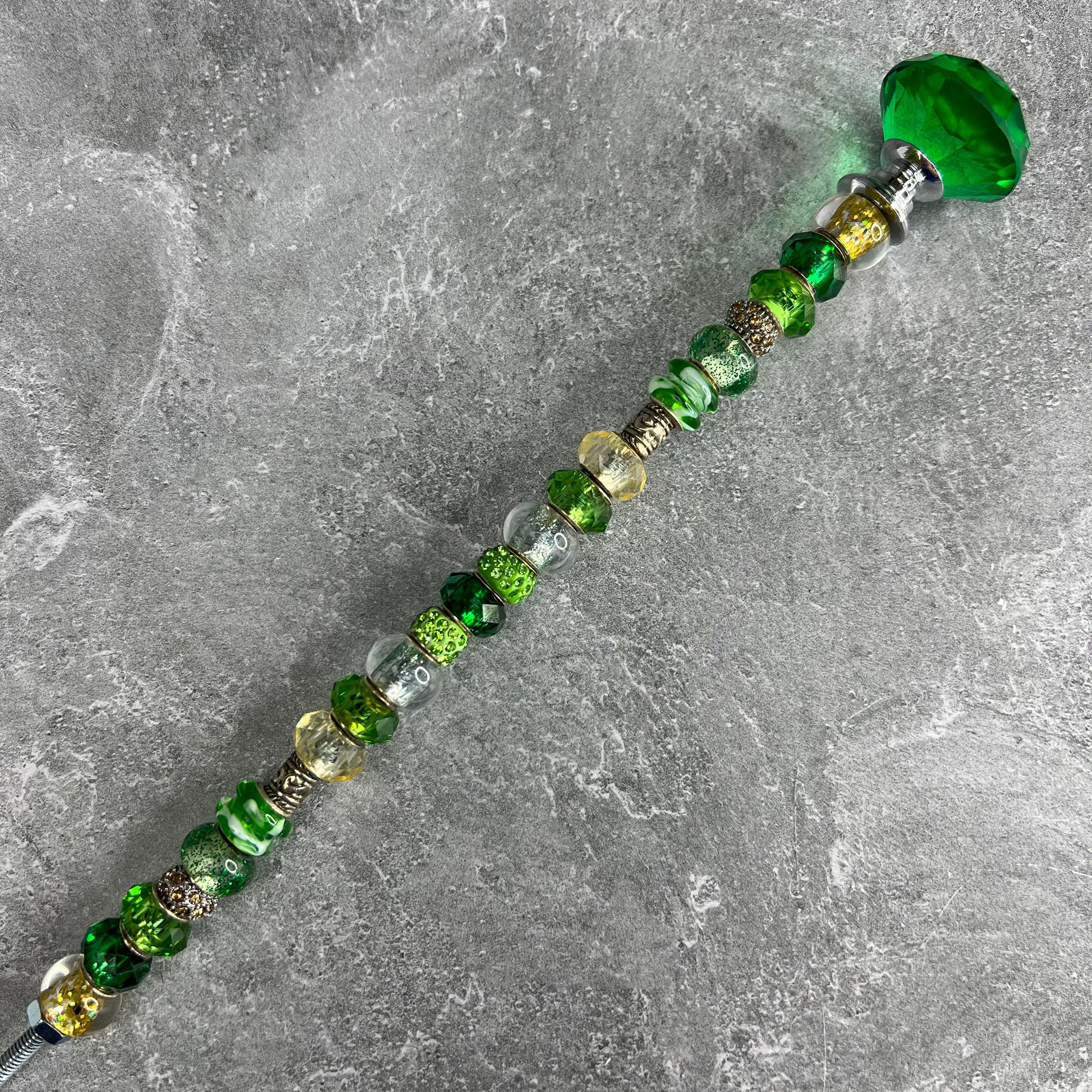 Green metal garden stake ‘Tropical Citrine Glow’ — tropical outdoor décor with vibrant leafy design.
